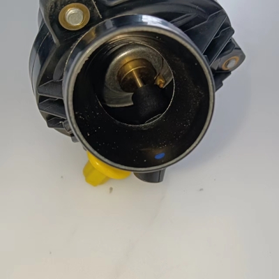 OEM NO 11537549476 Termostato del liquido di raffreddamento del motore per BMW E87 E82 E90 E92 E93 E63 E64 E66 E83