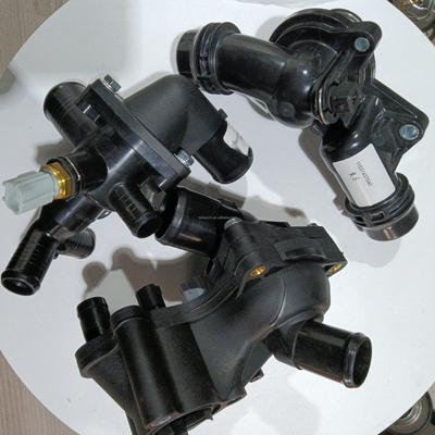 Changan Ford Fiesta V 1.3L 01-08 2S6G8250A1B Flange refrigerante con montatura auto in nero