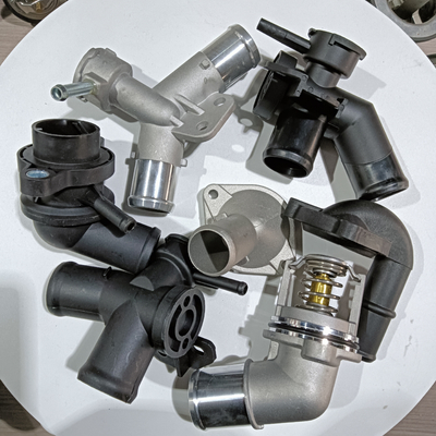 Changan Ford Fiesta V 1.3L 01-08 2S6G8250A1B Flange refrigerante con montatura auto in nero