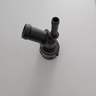 Flanchetto per il collegamento del tubo di raffreddamento del radiatore del motore nero per VW Beetle Golf Jetta AUDI SKODA SEAT 1J0122291B