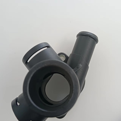Flancia del tubo di raffreddamento del radiatore di plastica per VW Jetta e resistente certificata IATF16949