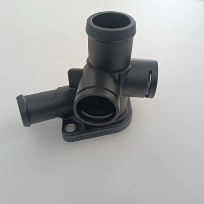 Flancia del tubo di raffreddamento del radiatore di plastica per VW Jetta e resistente certificata IATF16949