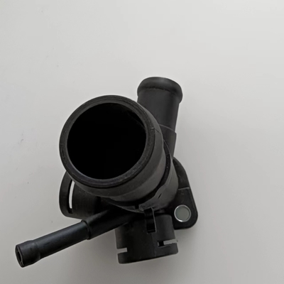 Flancella di raffreddamento per AAZ Turbodiesel su 93-99 Golf 93-99 Jetta 92-97 Passat 068121132B