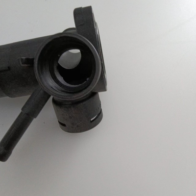 Flancella di raffreddamento per AAZ Turbodiesel su 93-99 Golf 93-99 Jetta 92-97 Passat 068121132B