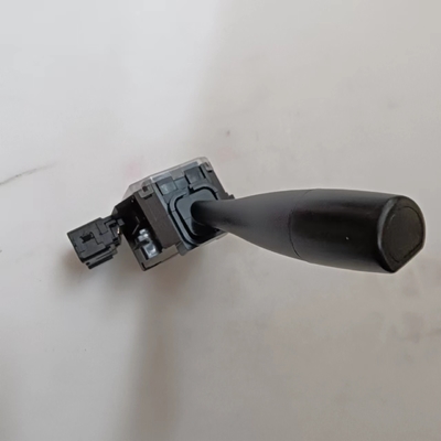 UJ06-66-122 UJ0666122 Interruttore di segnale di svolta del faro per auto Mazda B2500 B2600 BT-50 Parte