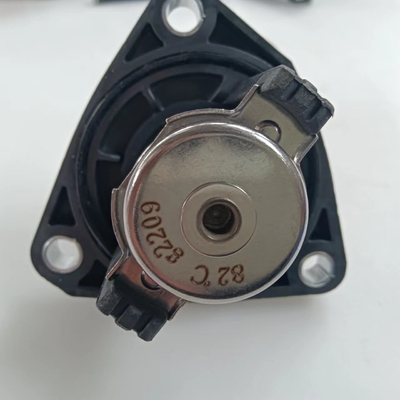 Assemblaggio di alloggiamento del termostato 16031-0P010 16031-31011 per Toyota TACOMA TUNDRA