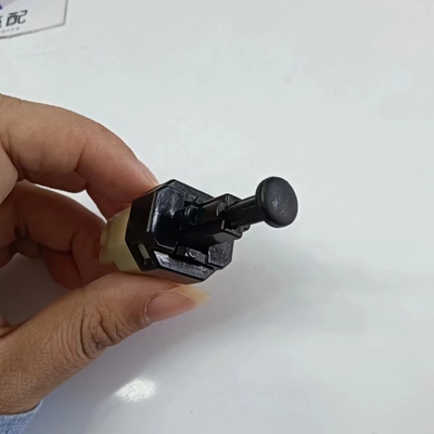 Interruttore per lampada di frenata di prestazioni 2P / 24515036 per Chevrolet N300 / N300P