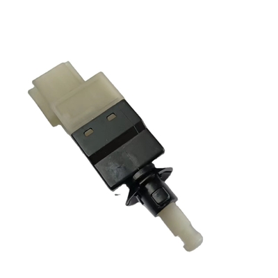 Mercedes-Benz E320 E350 E550 E63 AMG CLS550 CLS63 AMG Interruttore della luce del freno 0015454409/0015456709 4Pin
