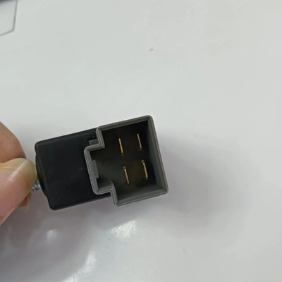 L'interruttore della luce del freno è adatto alla Hyundai 9381038110 9381038100 938103K000 938101C800